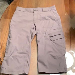 Columbia Titanium Capris sz 8 -